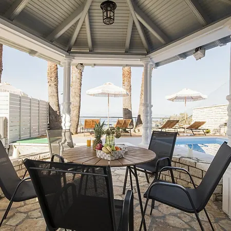 La Vista - 5 Bds, 2 Private Swimming Pools, Stunning Sea Views Only 10 Minutes From Corfu Town's Centre Willa *