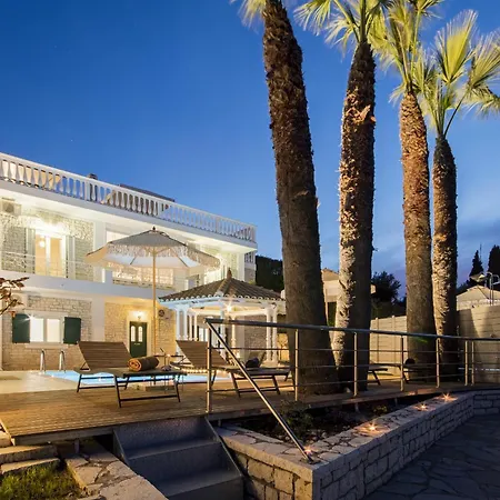 La Vista - 5 Bds, 2 Private Swimming Pools, Stunning Sea Views Only 10 Minutes From Corfu Town's Centre Willa *