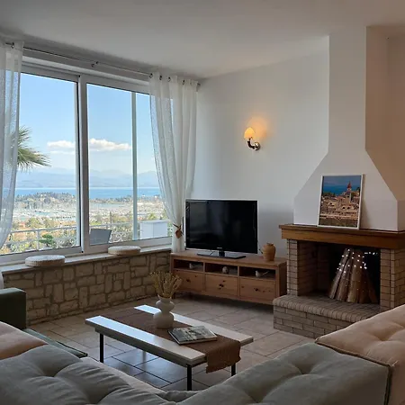 La Vista - 5 Bds, 2 Private Swimming Pools, Stunning Sea Views Only 10 Minutes From Corfu Town's Centre Willa *