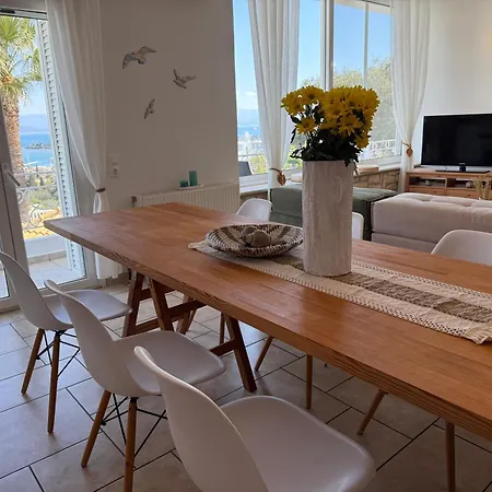 וילה La Vista - 5 Bds, 2 Private Swimming Pools, Stunning Sea Views Only 10 Minutes From Corfu Town's Centre גאוביה