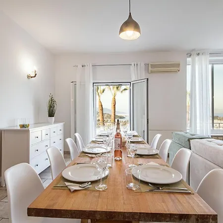 La Vista - 5 Bds, 2 Private Swimming Pools, Stunning Sea Views Only 10 Minutes From Corfu Town's Centre Βίλα